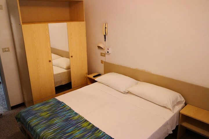 Room 12 of 24