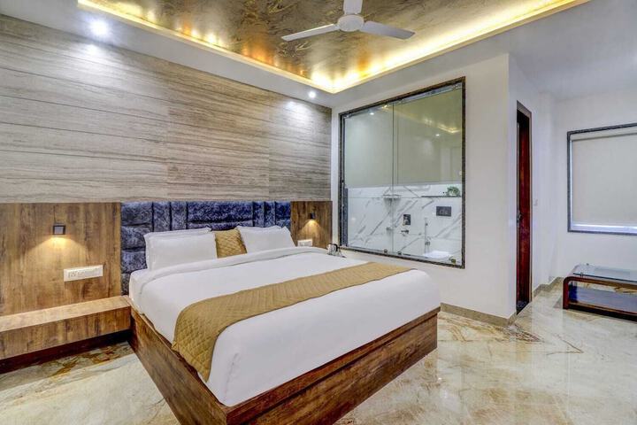 Room 9 of 52