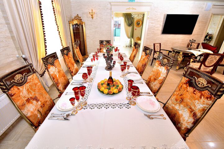 Dining 106 of 144