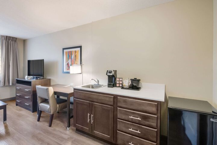 Room 17 of 38
