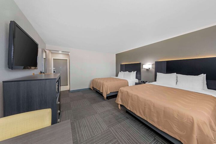 Room 6 of 33