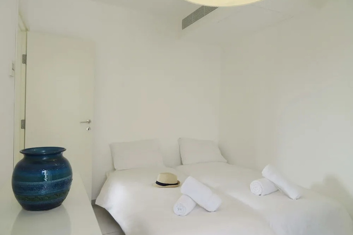 Room 6 of 20