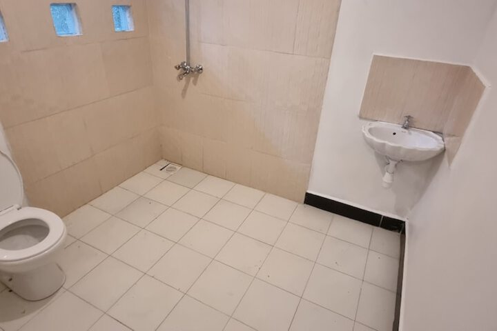 Room 17 of 33