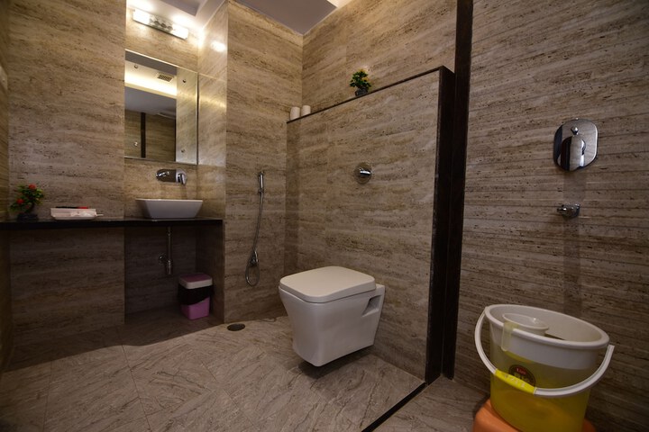 Room 35 of 46