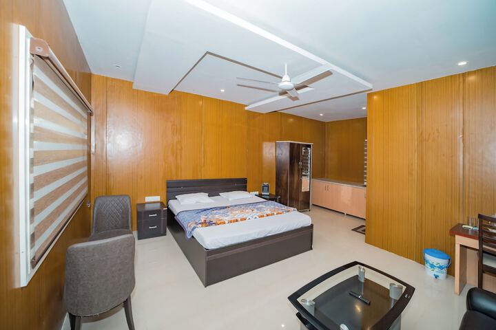 Room 7 of 18