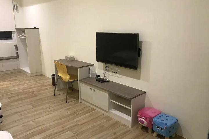 Room 2 of 23