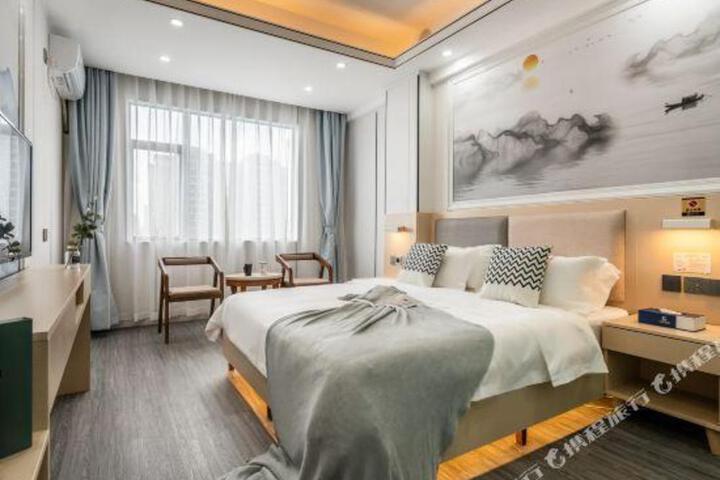 Fenglin Night Smart Hotel (Haikou Jinniuling Park)