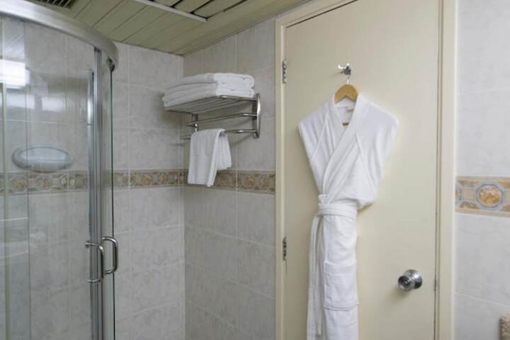 Room 8 of 43