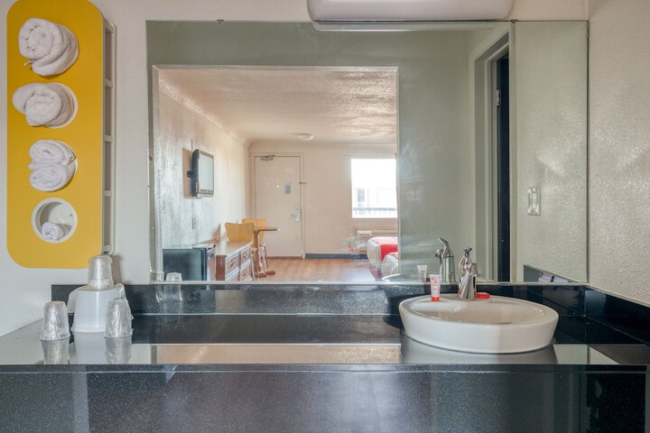 Bathroom sink