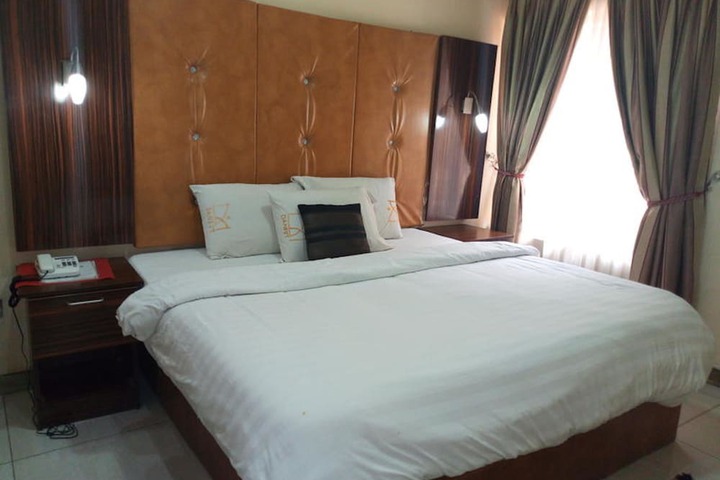 Room 11 of 23
