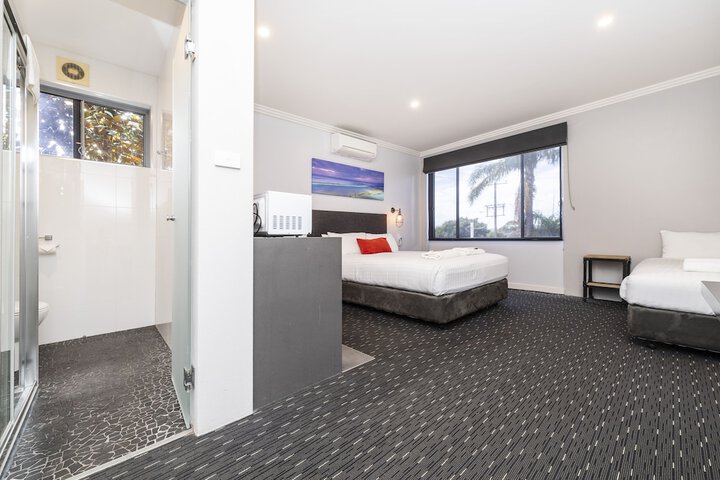 Room 27 of 65