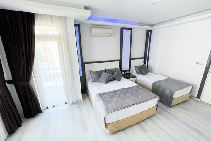 Room 10 of 27