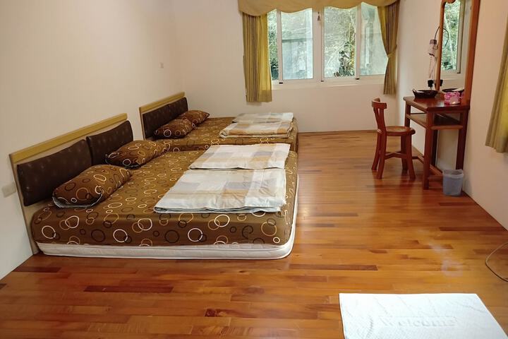 Room 2 of 9