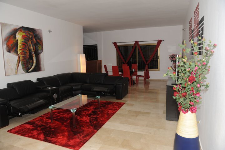 Lounge 50 of 57
