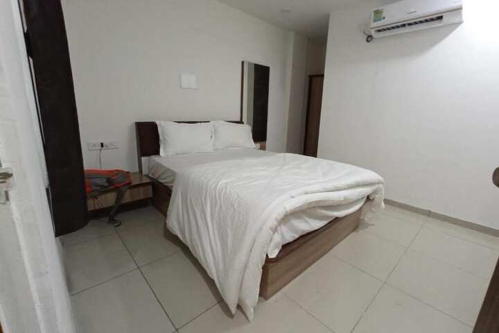 Room 17 of 40