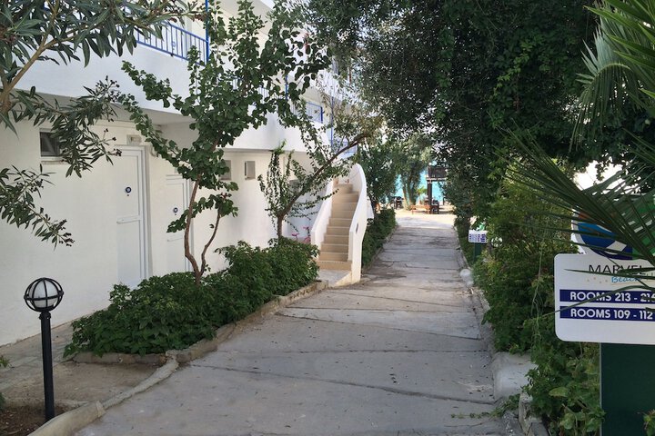 Hotel Exterior 44 of 51
