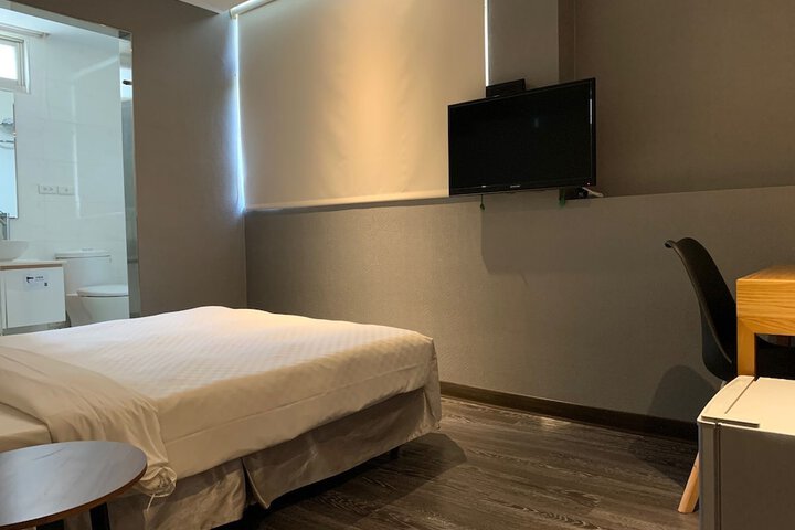 Room 8 of 31