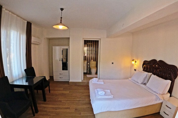 Room 16 of 78