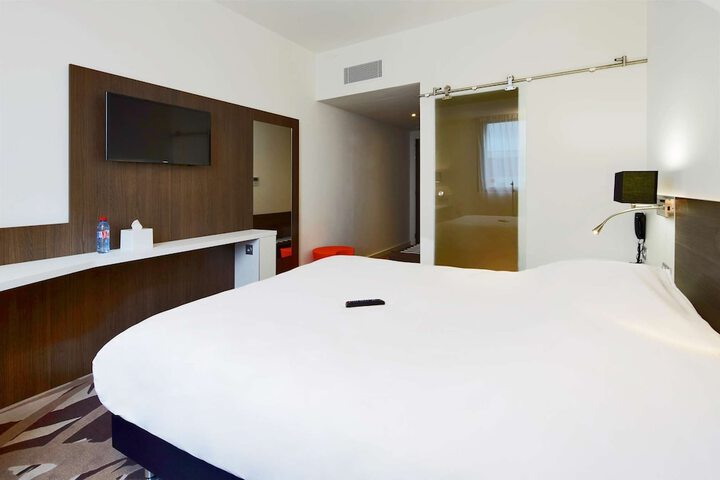Room 14 of 51