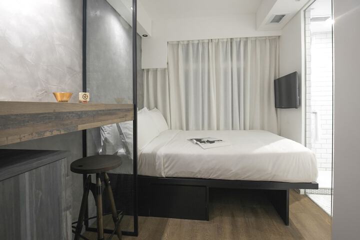 Room 11 of 42