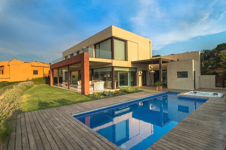Pool 14 of 23