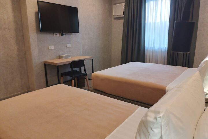 Room 14 of 22