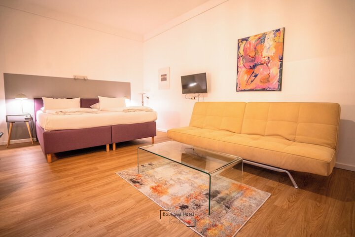 Room 40 of 136