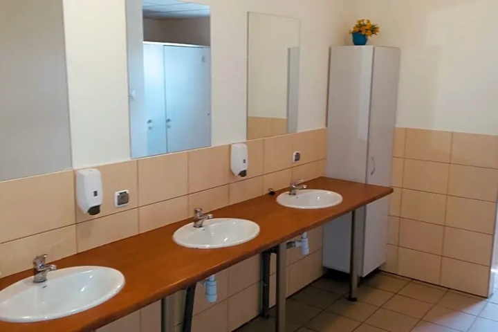Room 4 of 5