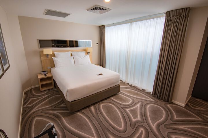 Room 6 of 105