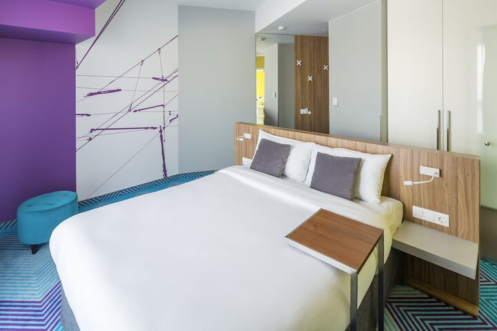 Room 3 of 86