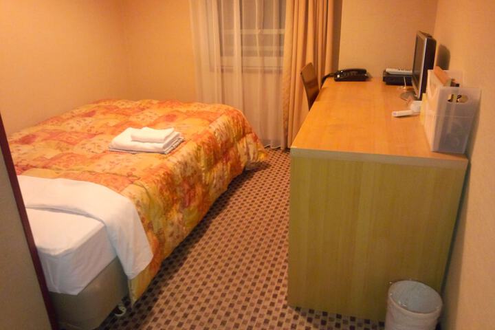 Room 4 of 33