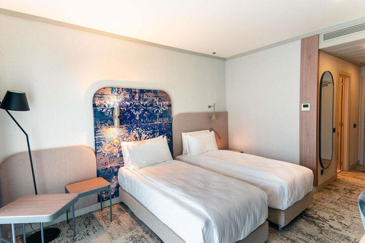 Room 52 of 58