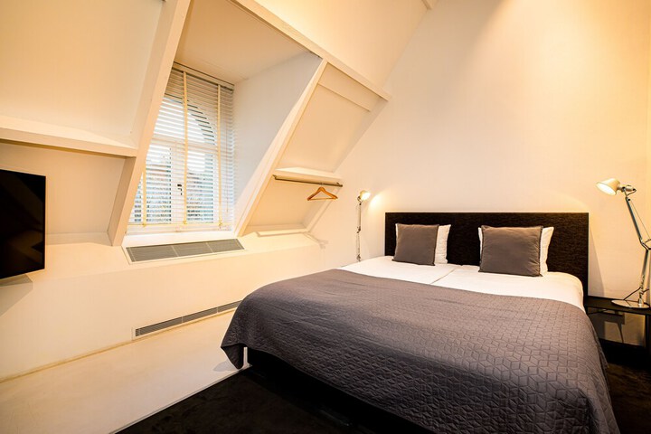 Room 41 of 214