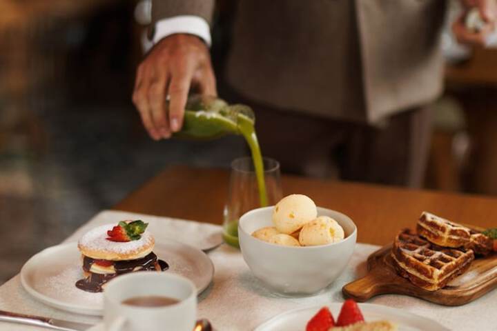 Breakfast/Coffee Service 89 of 110