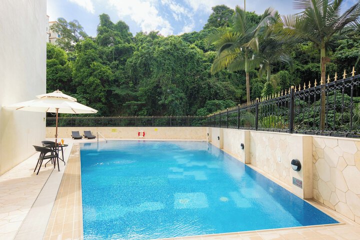 Pool Hotel