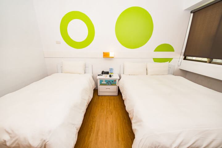 Room 25 of 32