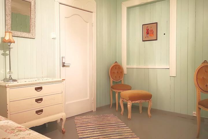 Room 10 of 42
