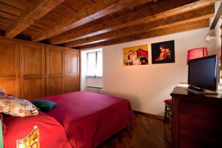 Room 6 of 27