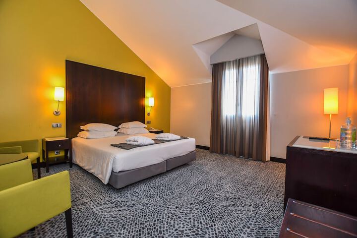 Room 5 of 38