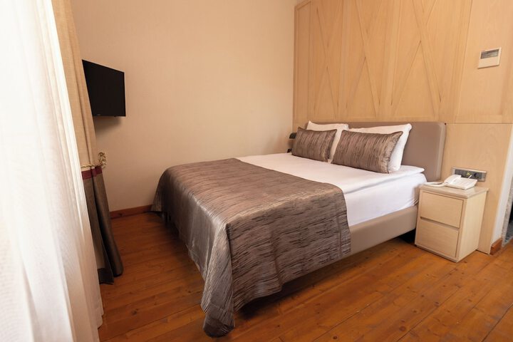 Room 18 of 37