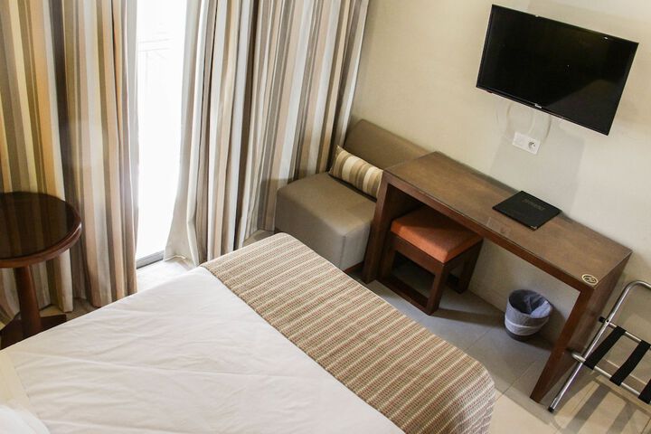 Room 10 of 29