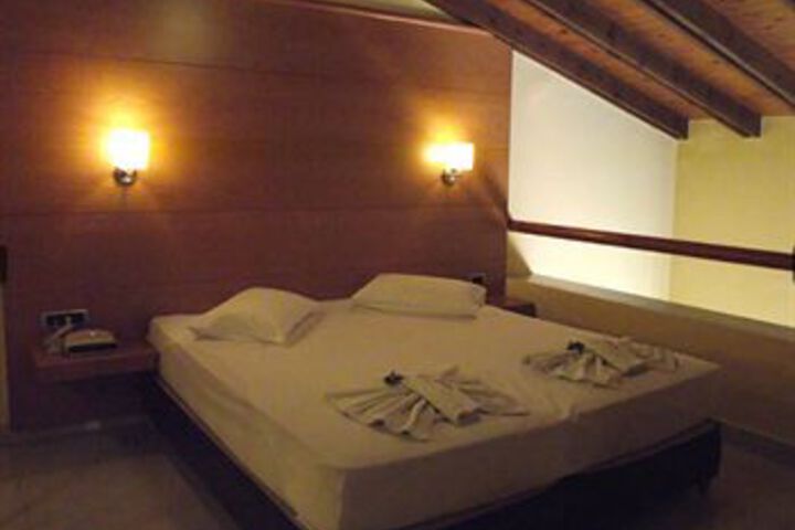 Room 12 of 30