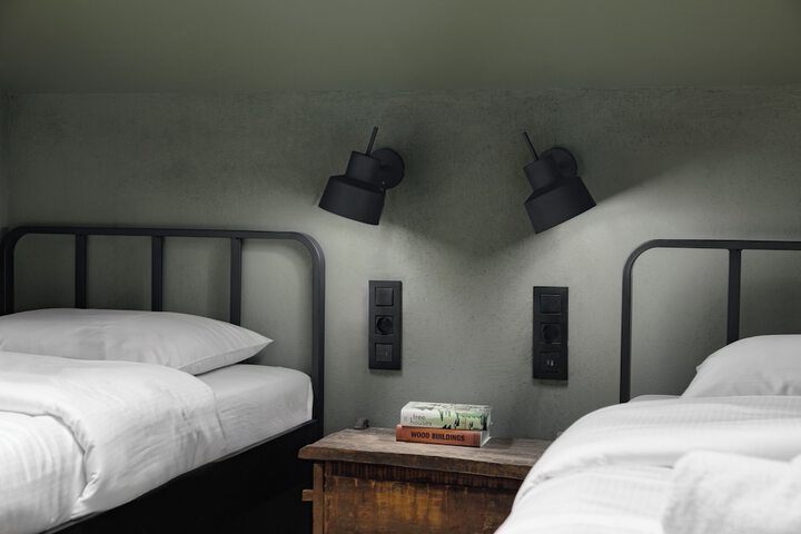 Room 4 of 27