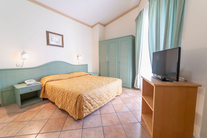 Room 5 of 74