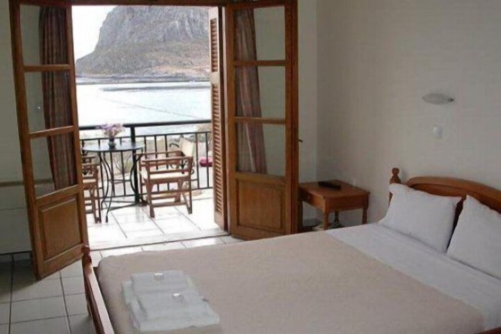 Room 6 of 27