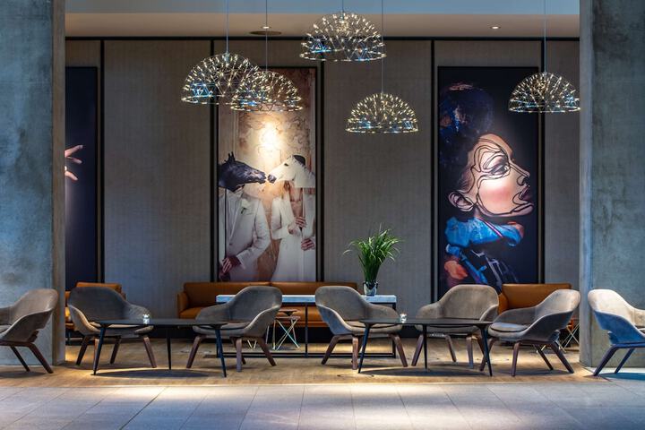 Entrance & Lobby
