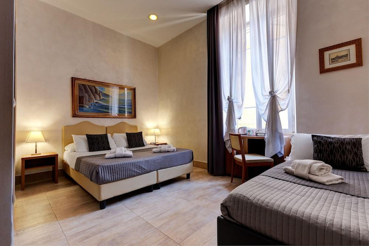 Room 4 of 8