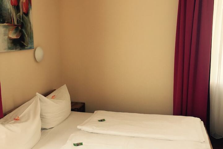 Room 16 of 35