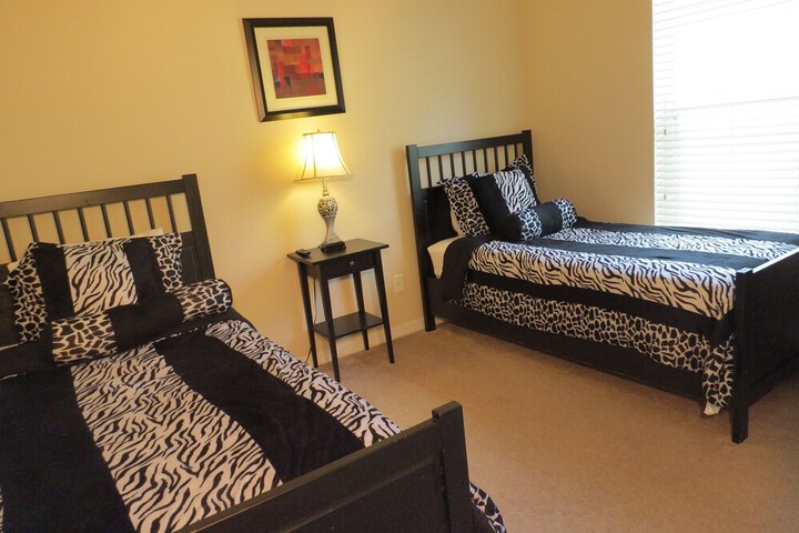 Room 4 of 25