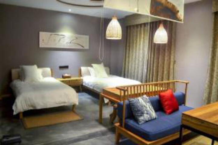 Room 8 of 8